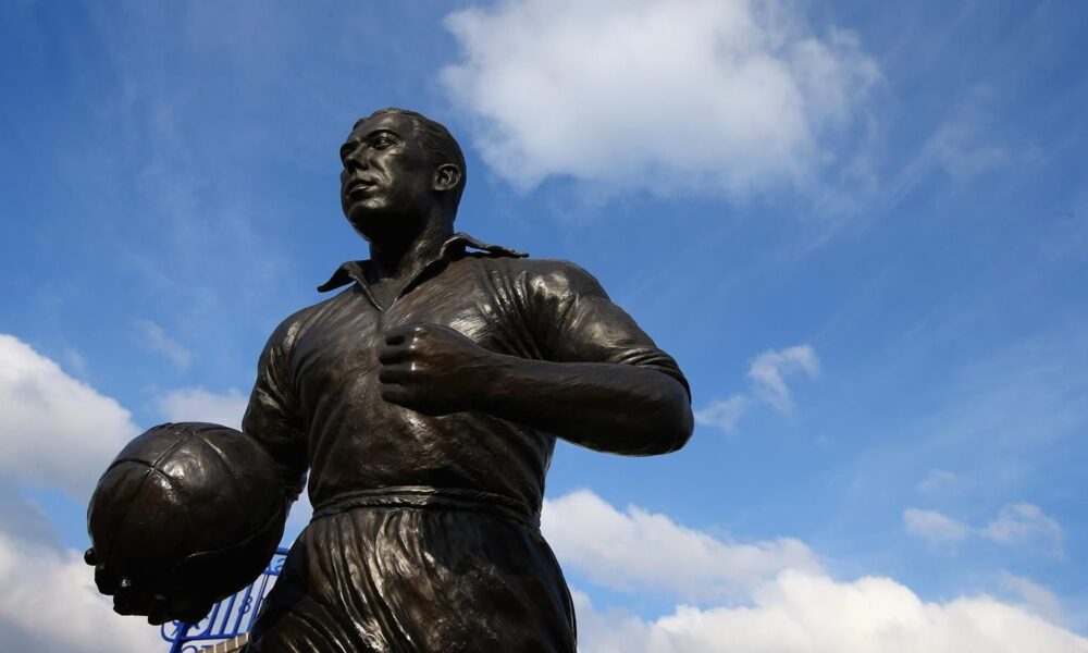 Everton helping cops after a flare ignited Dixie Dean statue